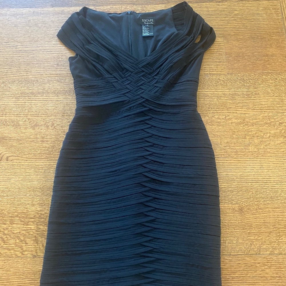 Escape dress black